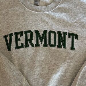 Vermont Sweatshirt stitched lettering sz S